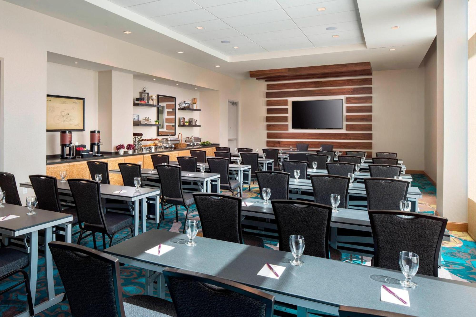 Hotel By Marriott Boston Watertown