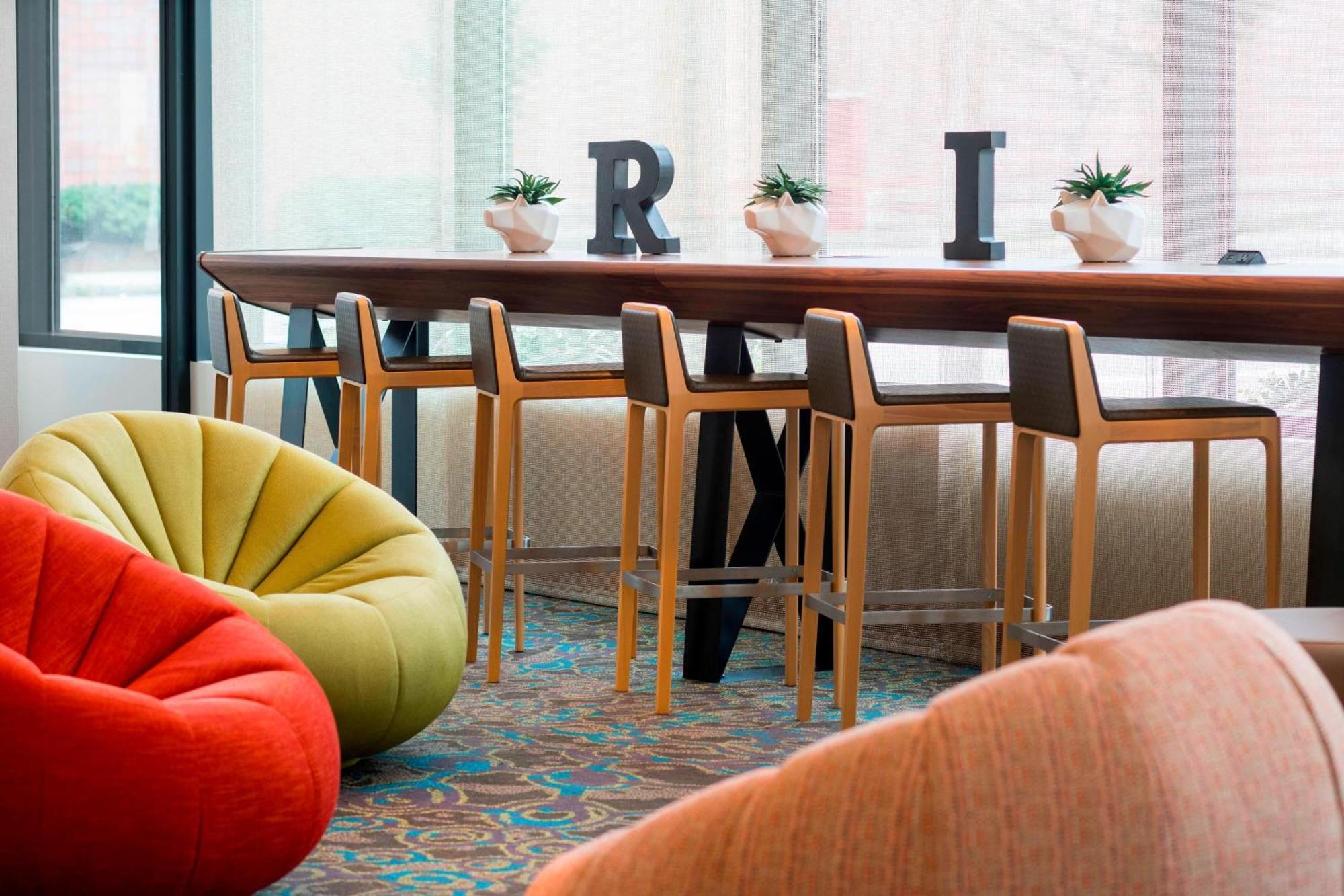 Hotel By Marriott Boston 3*